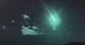 un-fragment-dintr-o-cometa-a-putut-fi-observat-din-peninsula-iberica,-in-noaptea-de-sambata-spre-duminica-corpul-ceresc-a-cazut-cu-o-viteza-de-45-km/s-si-a-ars-deasupra-oceanului-atlantic.